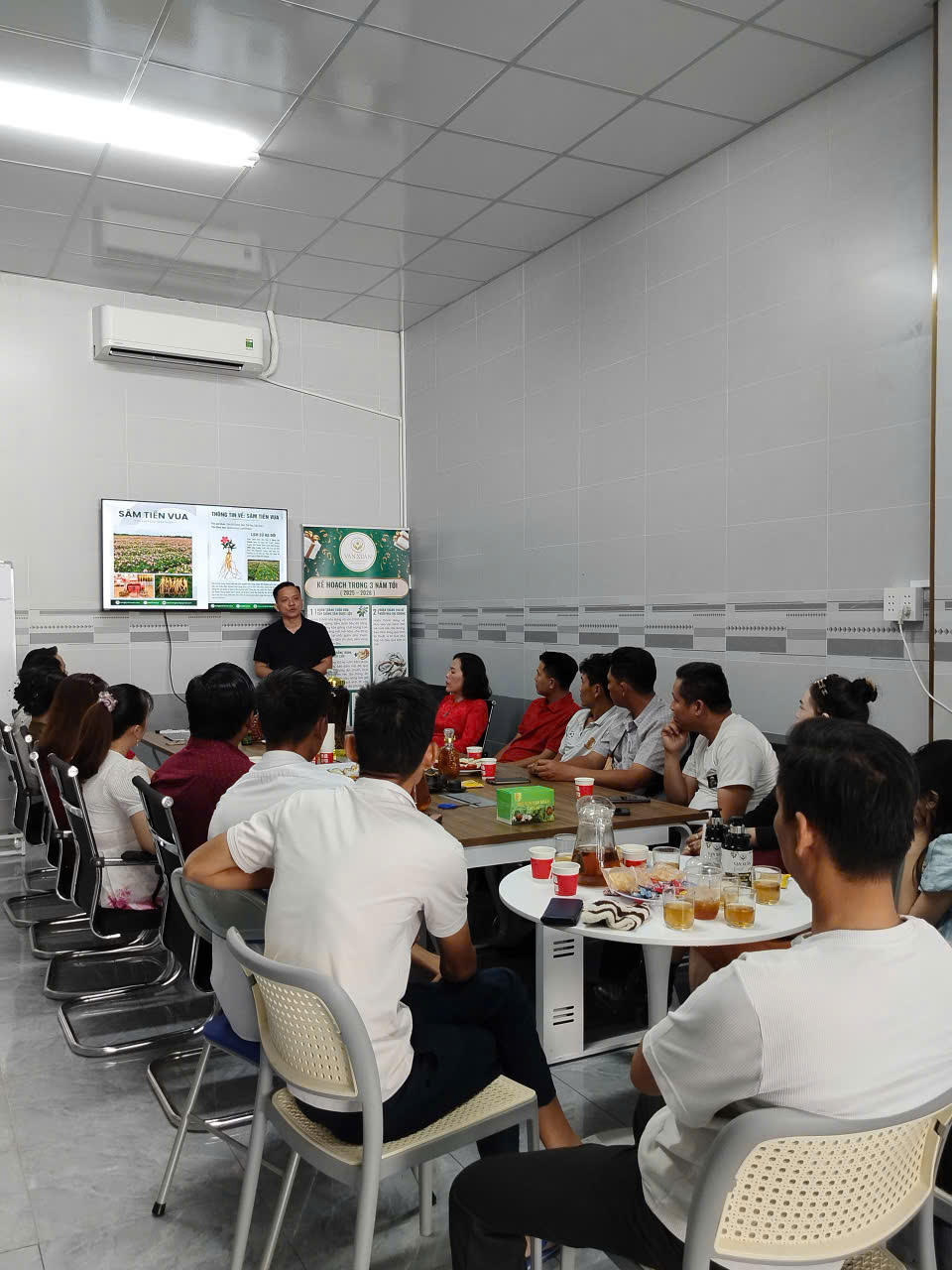 Mô hình nuôi hàu đại dương thu hút sự quan tâm, tìm hiểu của nhiều đối tác